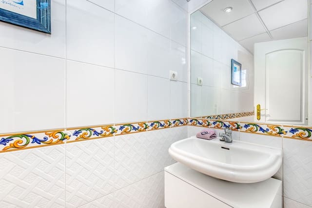 Casa de 2 habitaciones en Alhaurín Golf, Alhaurín el Grande en venta con piscina garaje - 369.000 € (Ref: 9618160)