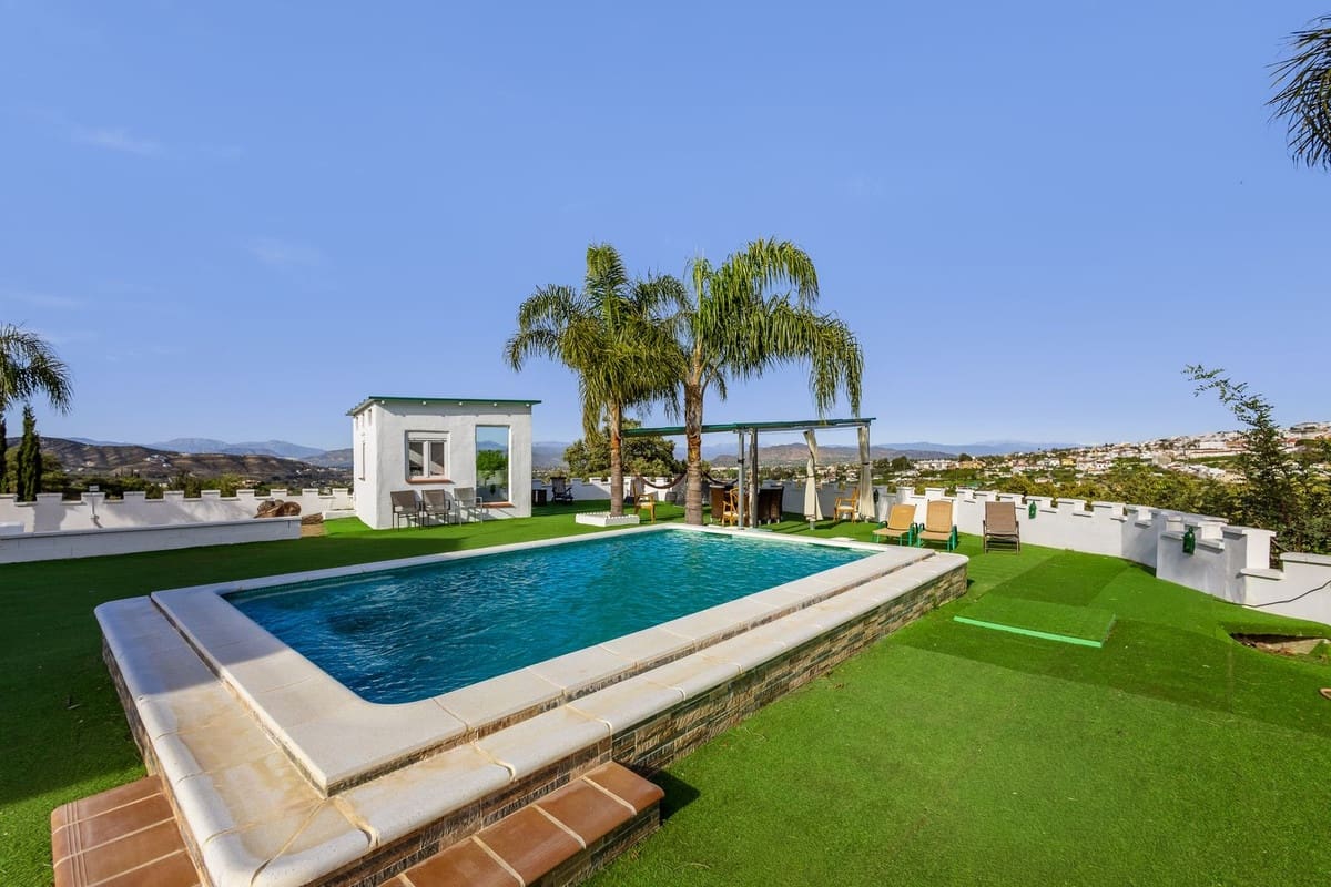 6 bedroom Villa for sale in Alhaurin el Grande with pool garage - € 755,000 (Ref: 9713368)