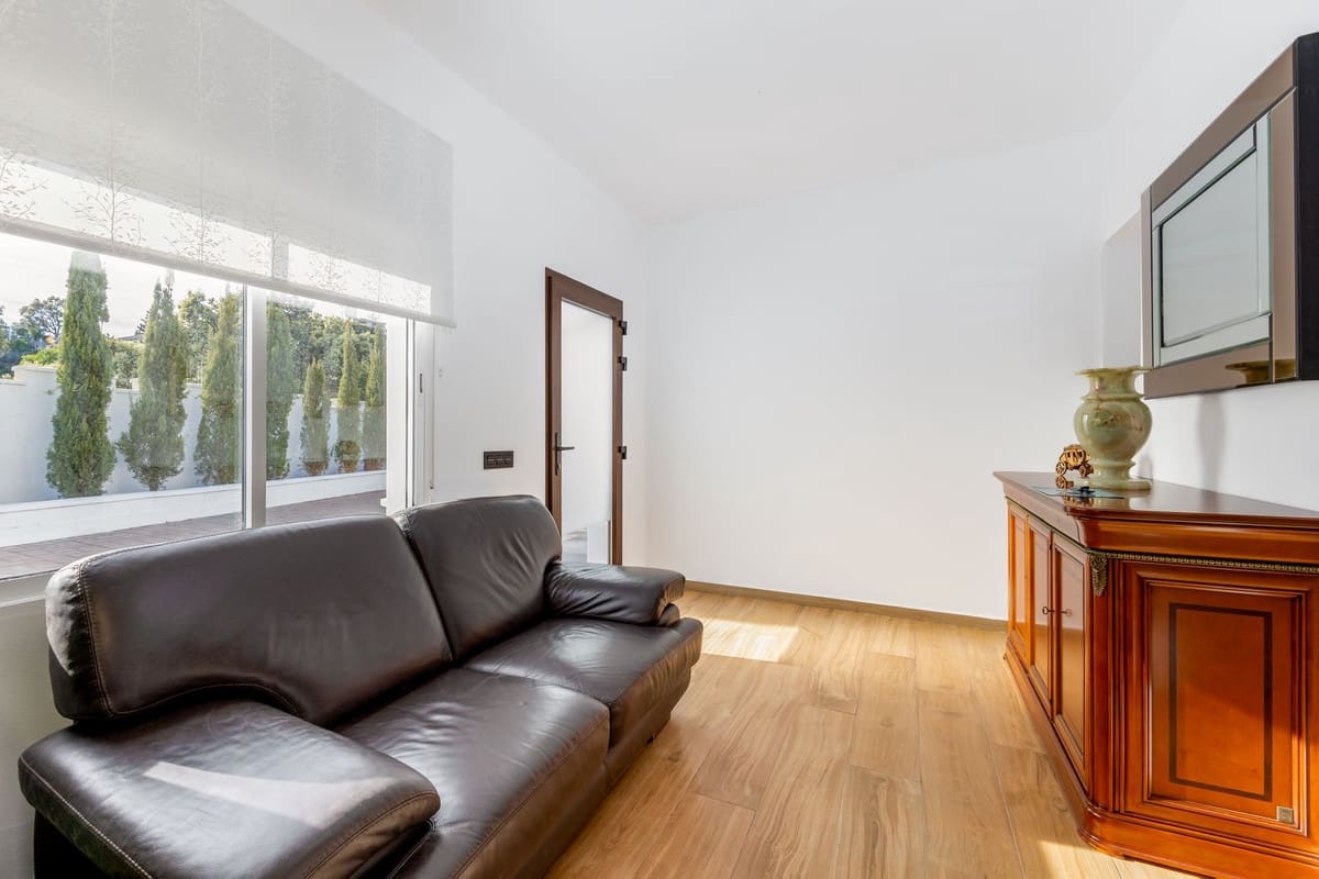 6 bedroom Villa for sale in Alhaurin el Grande with pool garage - € 755,000 (Ref: 9713368)