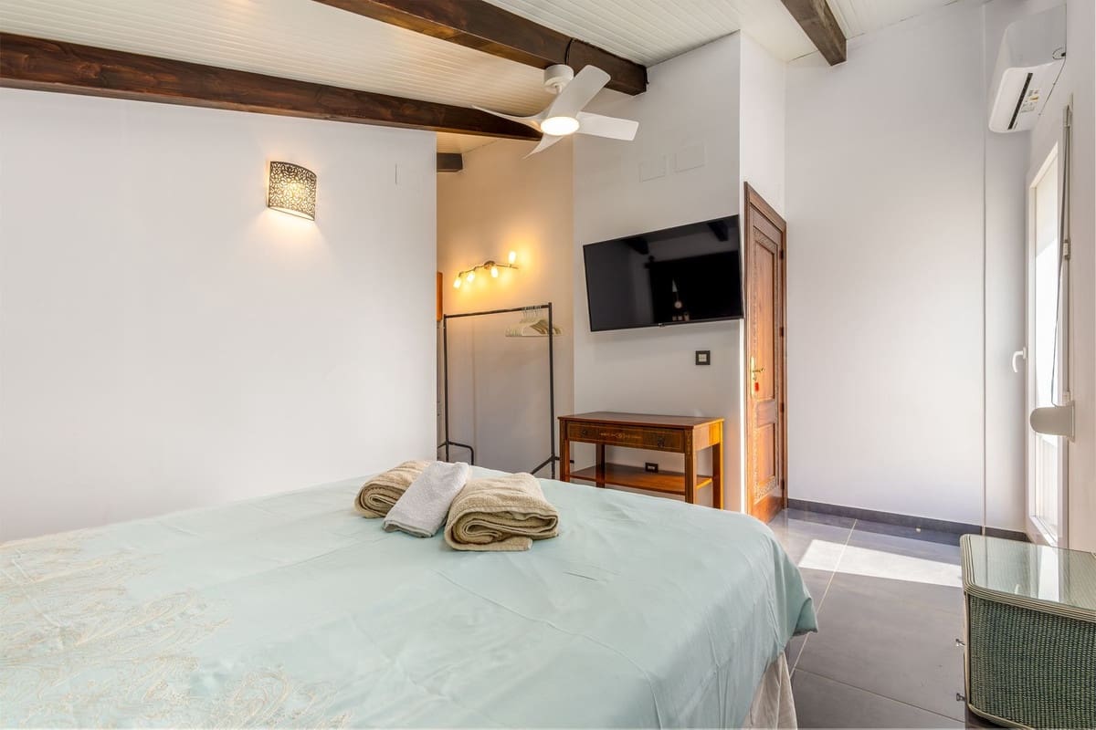 6 bedroom Villa for sale in Alhaurin el Grande with pool garage - € 755,000 (Ref: 9713368)