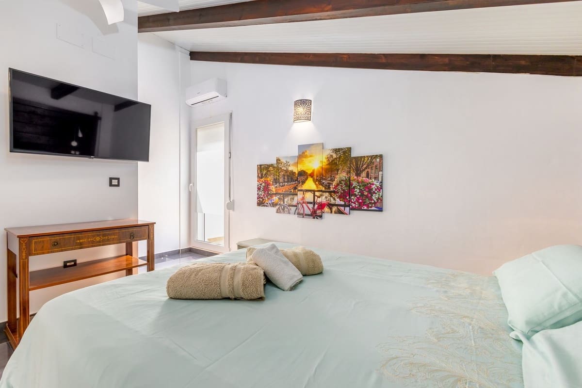 6 bedroom Villa for sale in Alhaurin el Grande with pool garage - € 755,000 (Ref: 9713368)