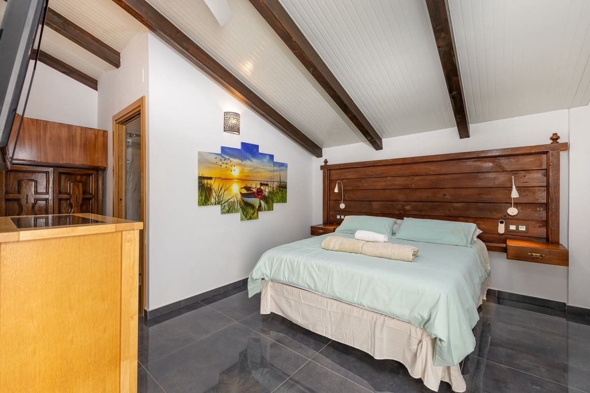 6 bedroom Villa for sale in Alhaurin el Grande with pool garage - € 755,000 (Ref: 9713368)