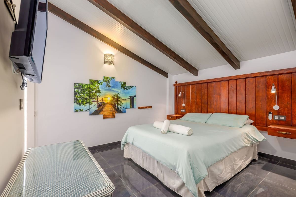 6 bedroom Villa for sale in Alhaurin el Grande with pool garage - € 755,000 (Ref: 9713368)