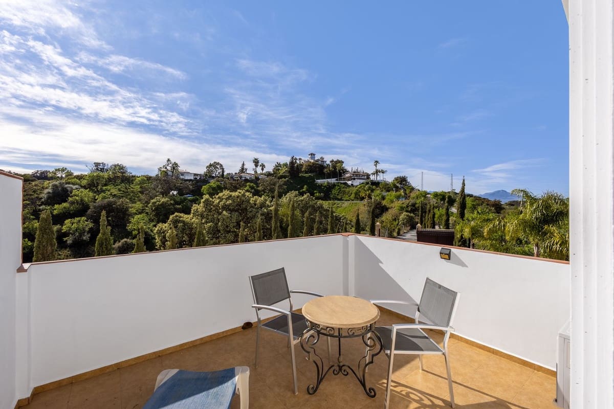 6 bedroom Villa for sale in Alhaurin el Grande with pool garage - € 755,000 (Ref: 9713368)