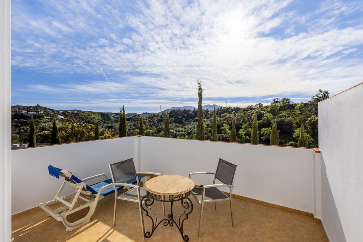 6 bedroom Villa for sale in Alhaurin el Grande with pool garage - € 755,000 (Ref: 9713368)