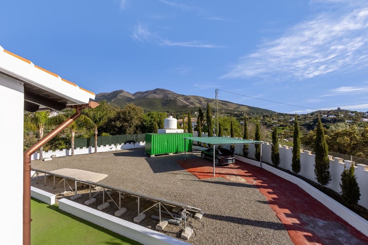 6 bedroom Villa for sale in Alhaurin el Grande with pool garage - € 755,000 (Ref: 9713368)