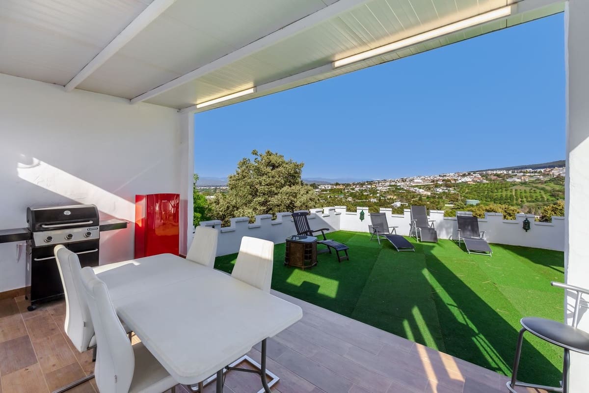 6 bedroom Villa for sale in Alhaurin el Grande with pool garage - € 755,000 (Ref: 9713368)