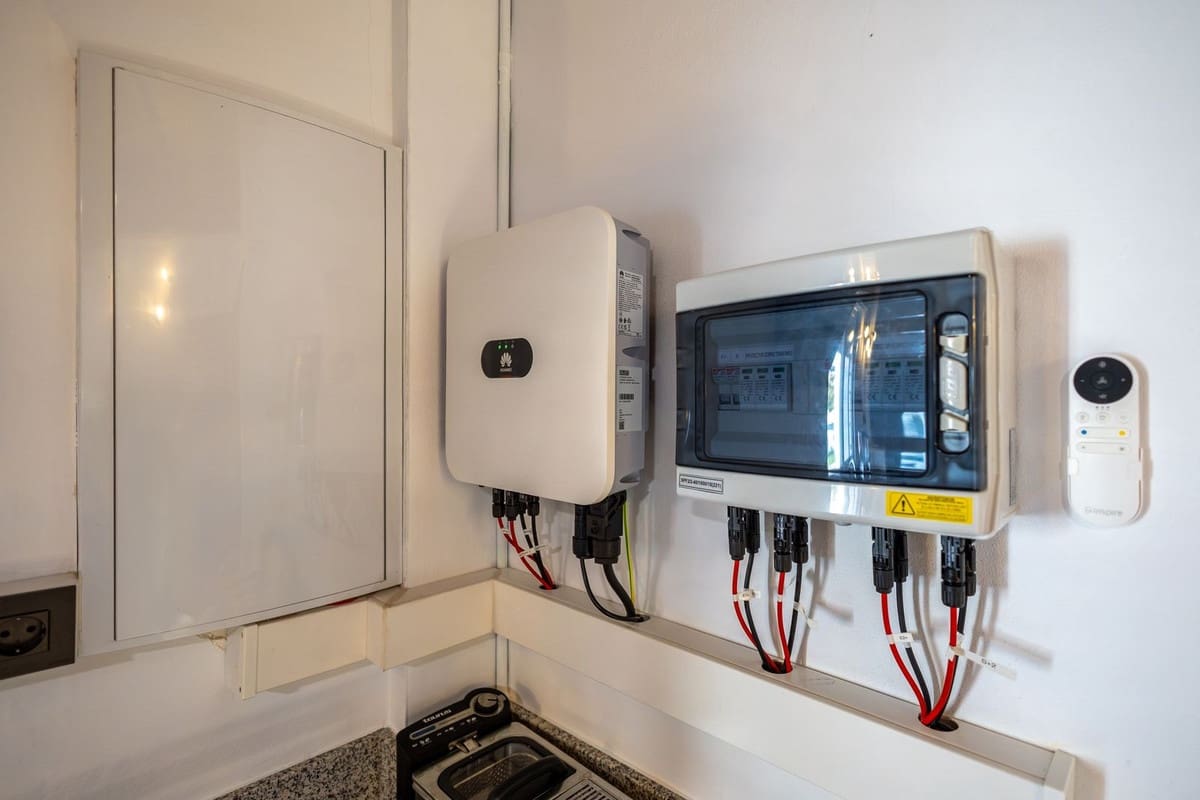 6 bedroom Villa for sale in Alhaurin el Grande with pool garage - € 755,000 (Ref: 9713368)