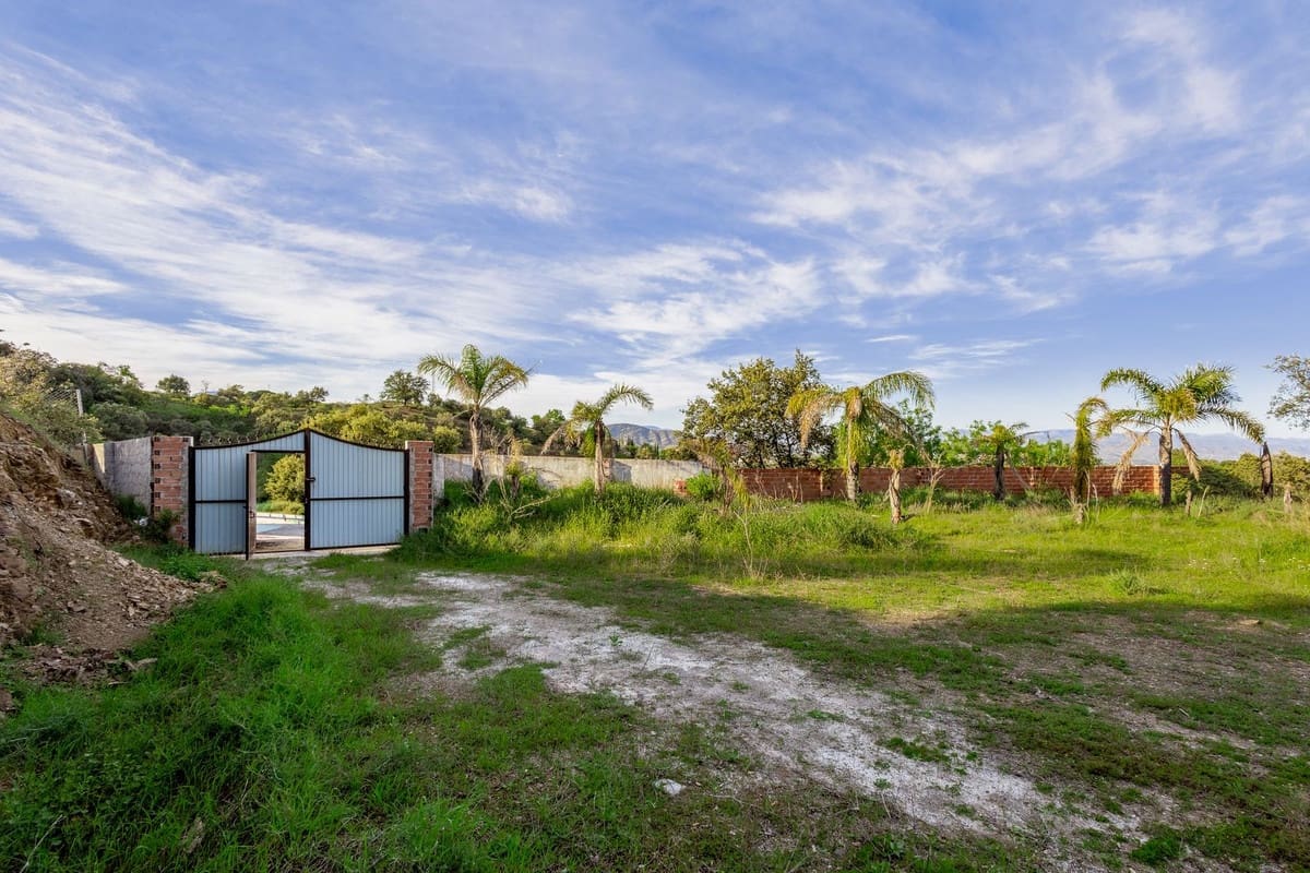 6 bedroom Villa for sale in Alhaurin el Grande with pool garage - € 755,000 (Ref: 9713368)