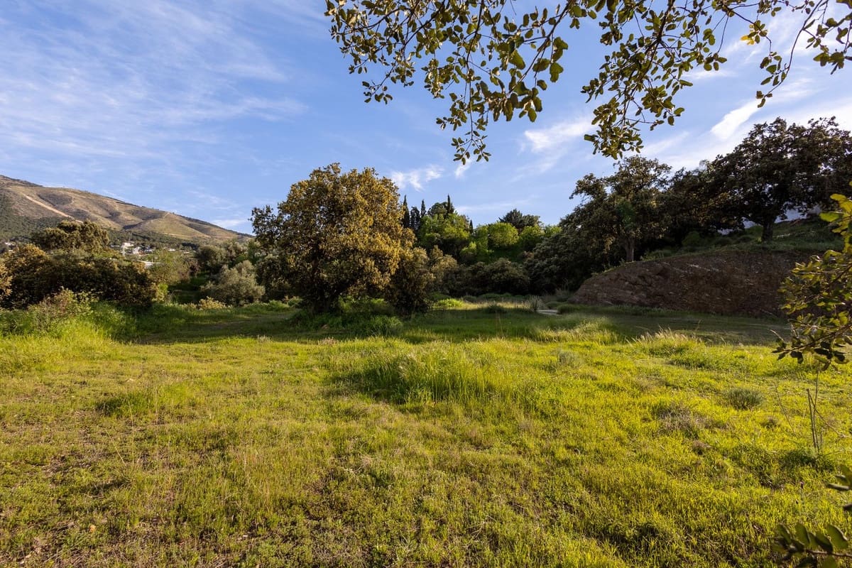 6 bedroom Villa for sale in Alhaurin el Grande with pool garage - € 755,000 (Ref: 9713368)