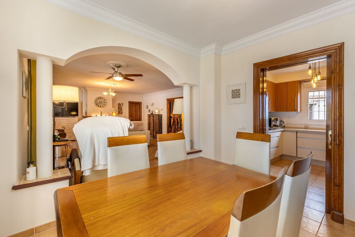 3 bedroom Villa for sale in Coin with pool garage - € 725,000 (Ref: 9715397)