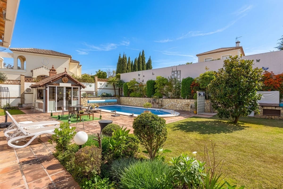 3 bedroom Villa for sale in Coin with pool garage - € 725,000 (Ref: 9715397)