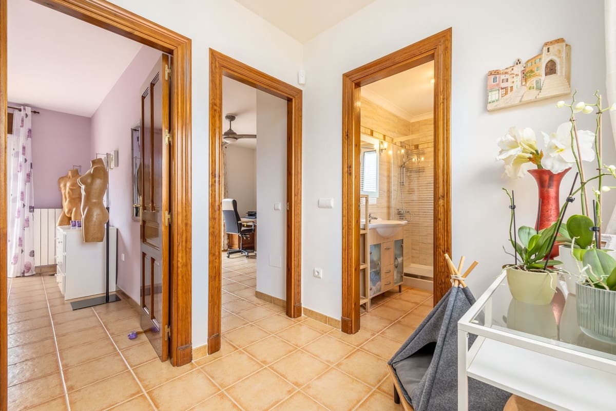 3 bedroom Villa for sale in Coin with pool garage - € 725,000 (Ref: 9715397)