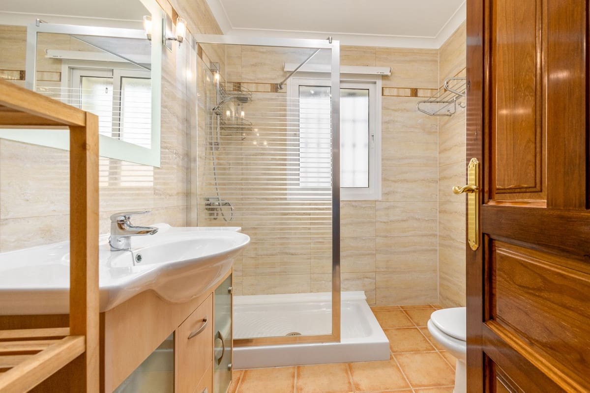 3 bedroom Villa for sale in Coin with pool garage - € 725,000 (Ref: 9715397)