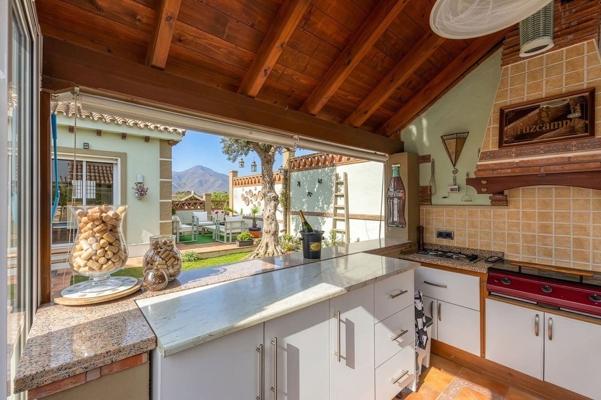 3 bedroom Villa for sale in Coin with pool garage - € 725,000 (Ref: 9715397)