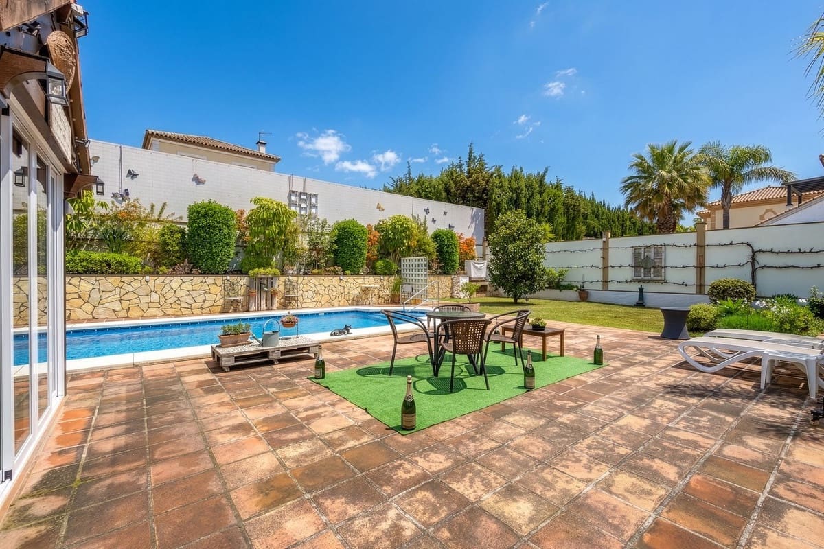 3 bedroom Villa for sale in Coin with pool garage - € 725,000 (Ref: 9715397)