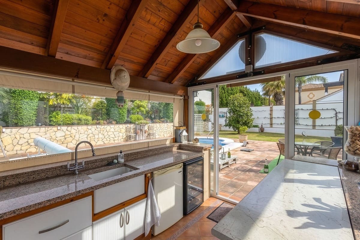 3 bedroom Villa for sale in Coin with pool garage - € 725,000 (Ref: 9715397)