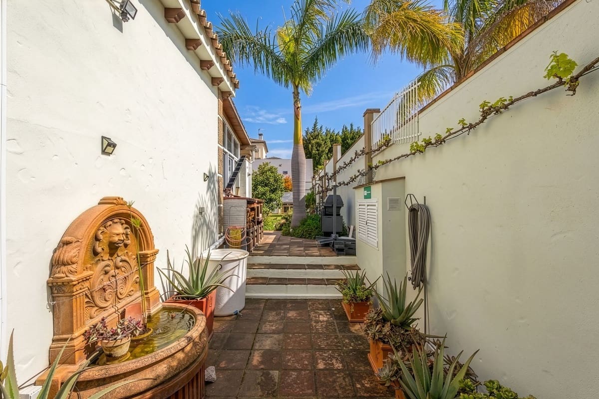 3 bedroom Villa for sale in Coin with pool garage - € 725,000 (Ref: 9715397)