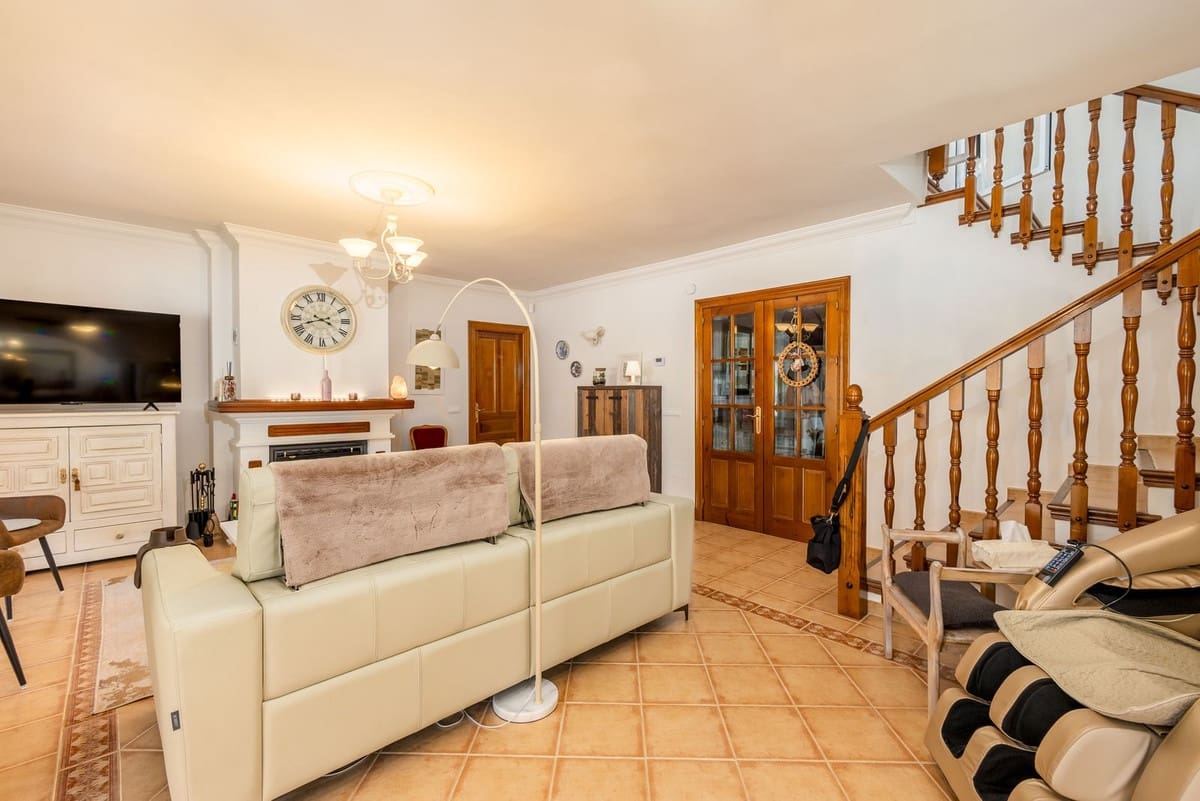 3 sypialnia Willa na sprzedaż w Coin z basenem garażem - 725 000 € (Ref: 9715397)