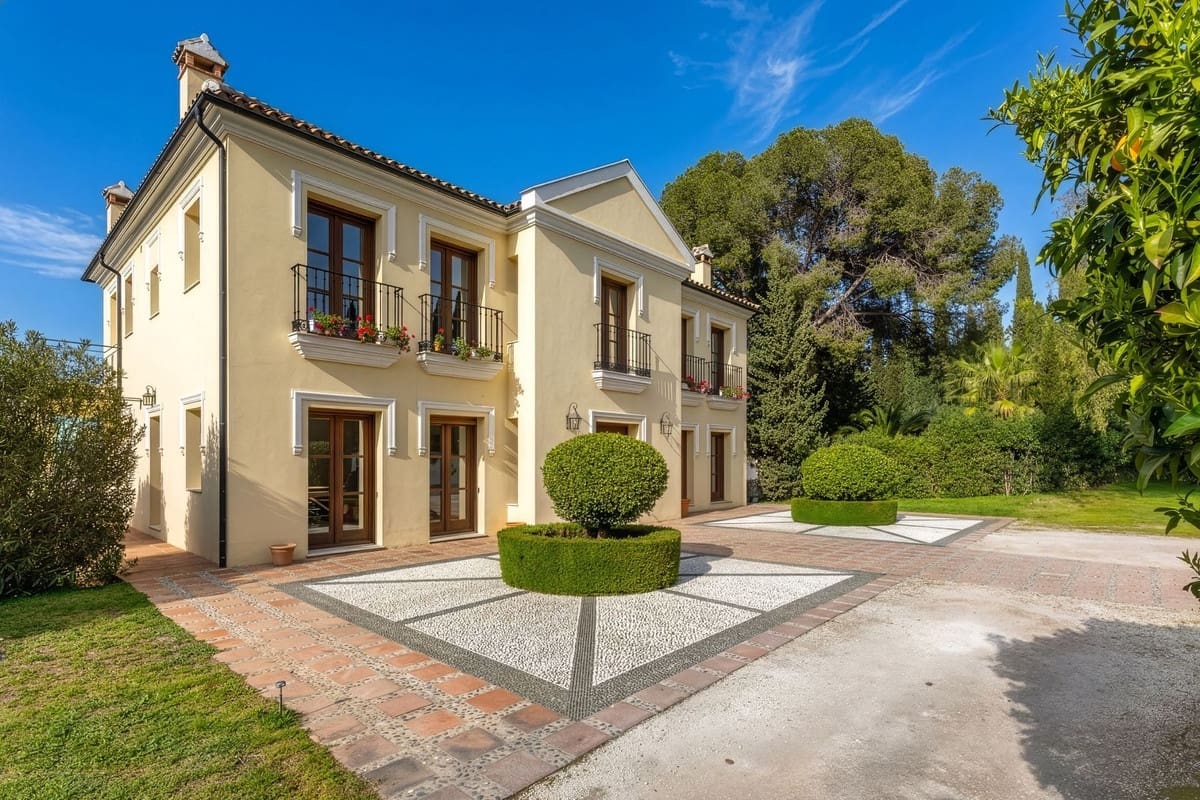 7 bedroom Villa for sale in Alhaurin el Grande with pool garage - € 2,200,000 (Ref: 9720770)