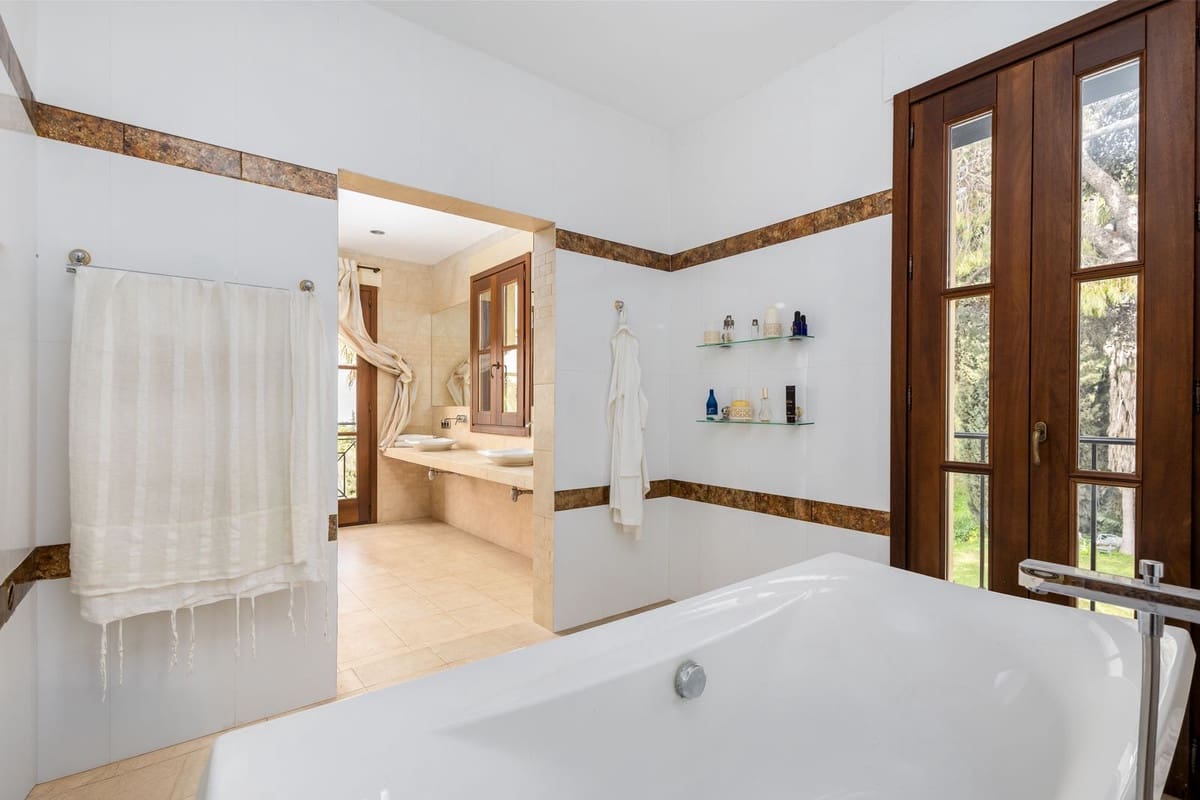 7 bedroom Villa for sale in Alhaurin el Grande with pool garage - € 2,200,000 (Ref: 9720770)