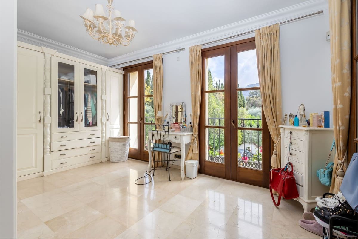7 bedroom Villa for sale in Alhaurin el Grande with pool garage - € 2,200,000 (Ref: 9720770)