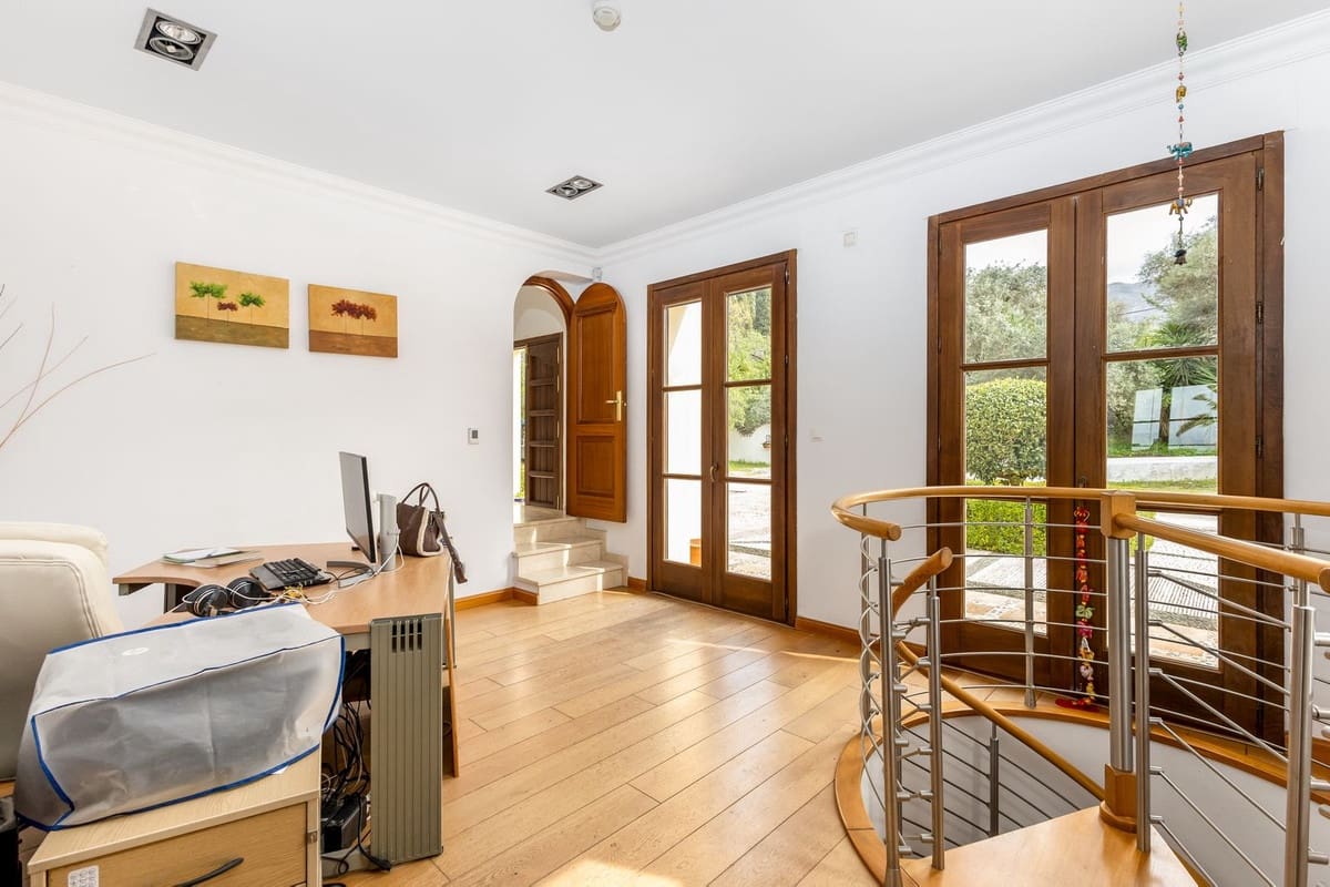 7 bedroom Villa for sale in Alhaurin el Grande with pool garage - € 2,200,000 (Ref: 9720770)
