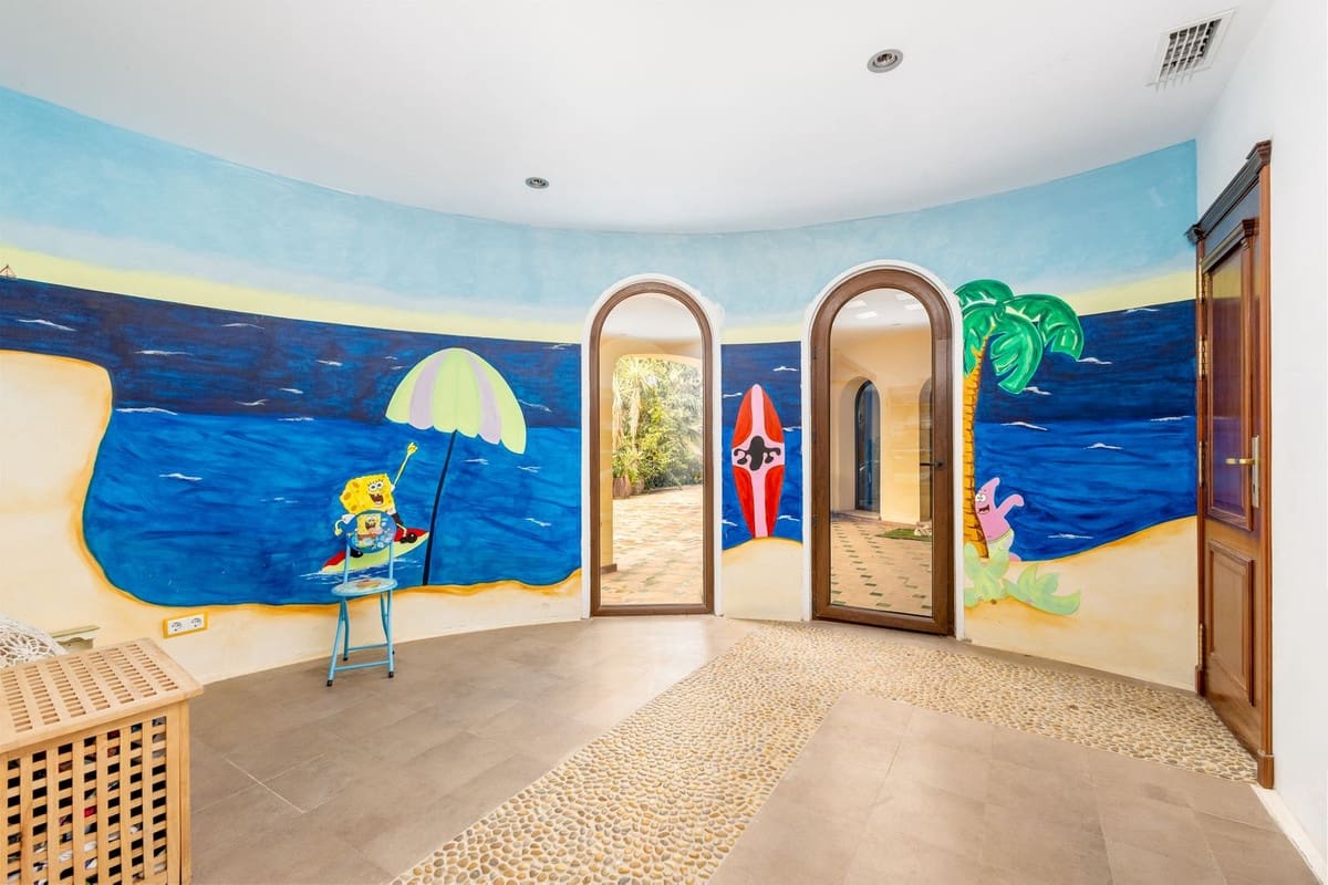 7 bedroom Villa for sale in Alhaurin el Grande with pool garage - € 2,200,000 (Ref: 9720770)