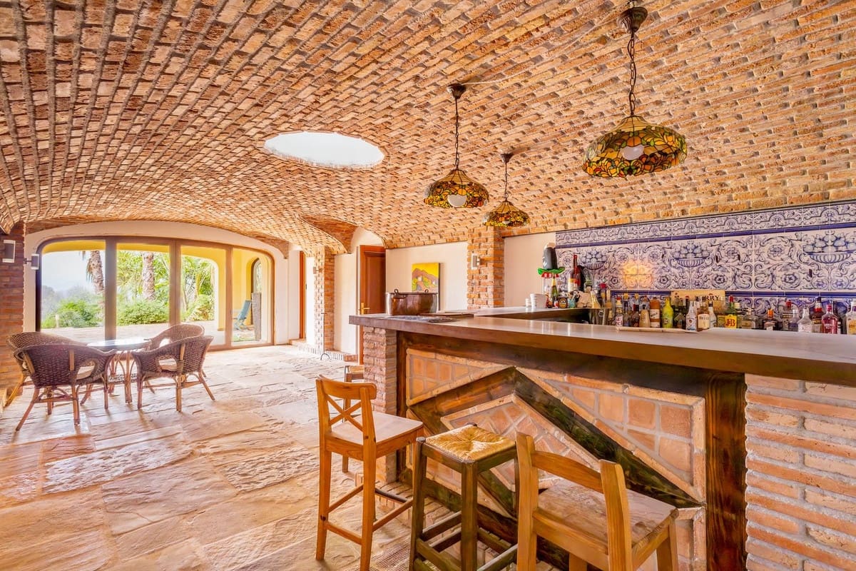 7 bedroom Villa for sale in Alhaurin el Grande with pool garage - € 2,200,000 (Ref: 9720770)