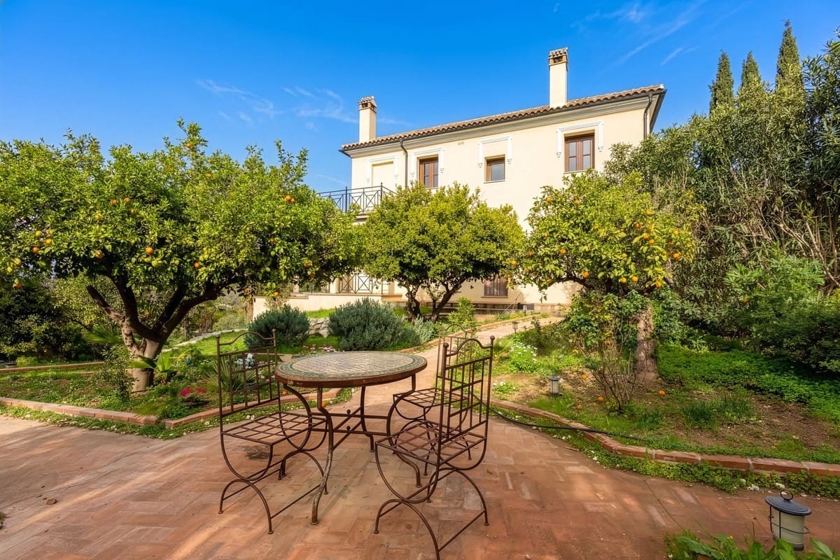 7 bedroom Villa for sale in Alhaurin el Grande with pool garage - € 2,200,000 (Ref: 9720770)
