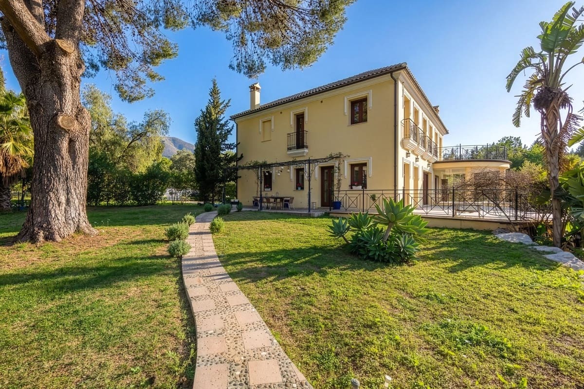 7 bedroom Villa for sale in Alhaurin el Grande with pool garage - € 2,200,000 (Ref: 9720770)