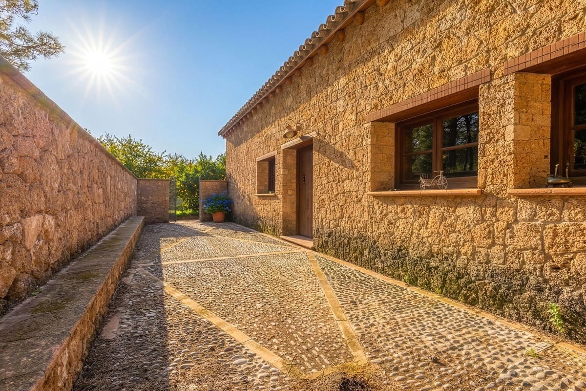7 bedroom Villa for sale in Alhaurin el Grande with pool garage - € 2,200,000 (Ref: 9720770)