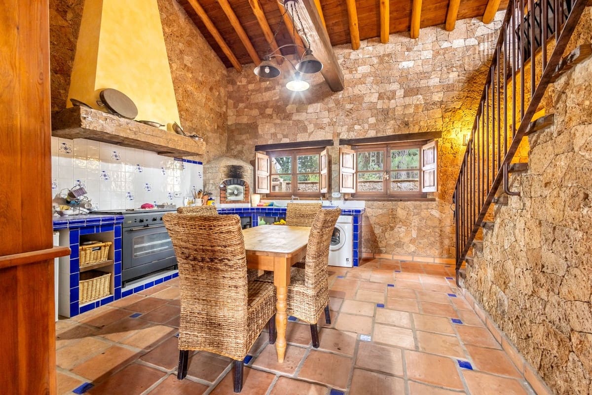 7 bedroom Villa for sale in Alhaurin el Grande with pool garage - € 2,200,000 (Ref: 9720770)