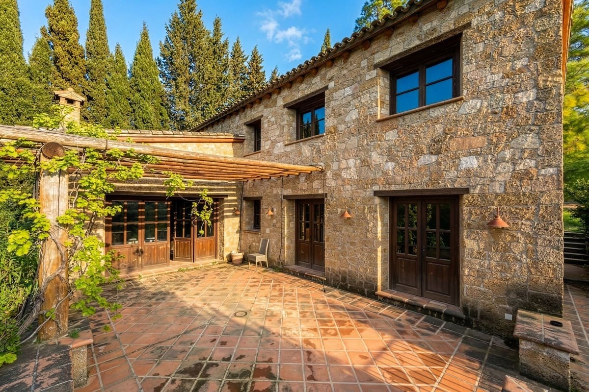 7 bedroom Villa for sale in Alhaurin el Grande with pool garage - € 2,200,000 (Ref: 9720770)