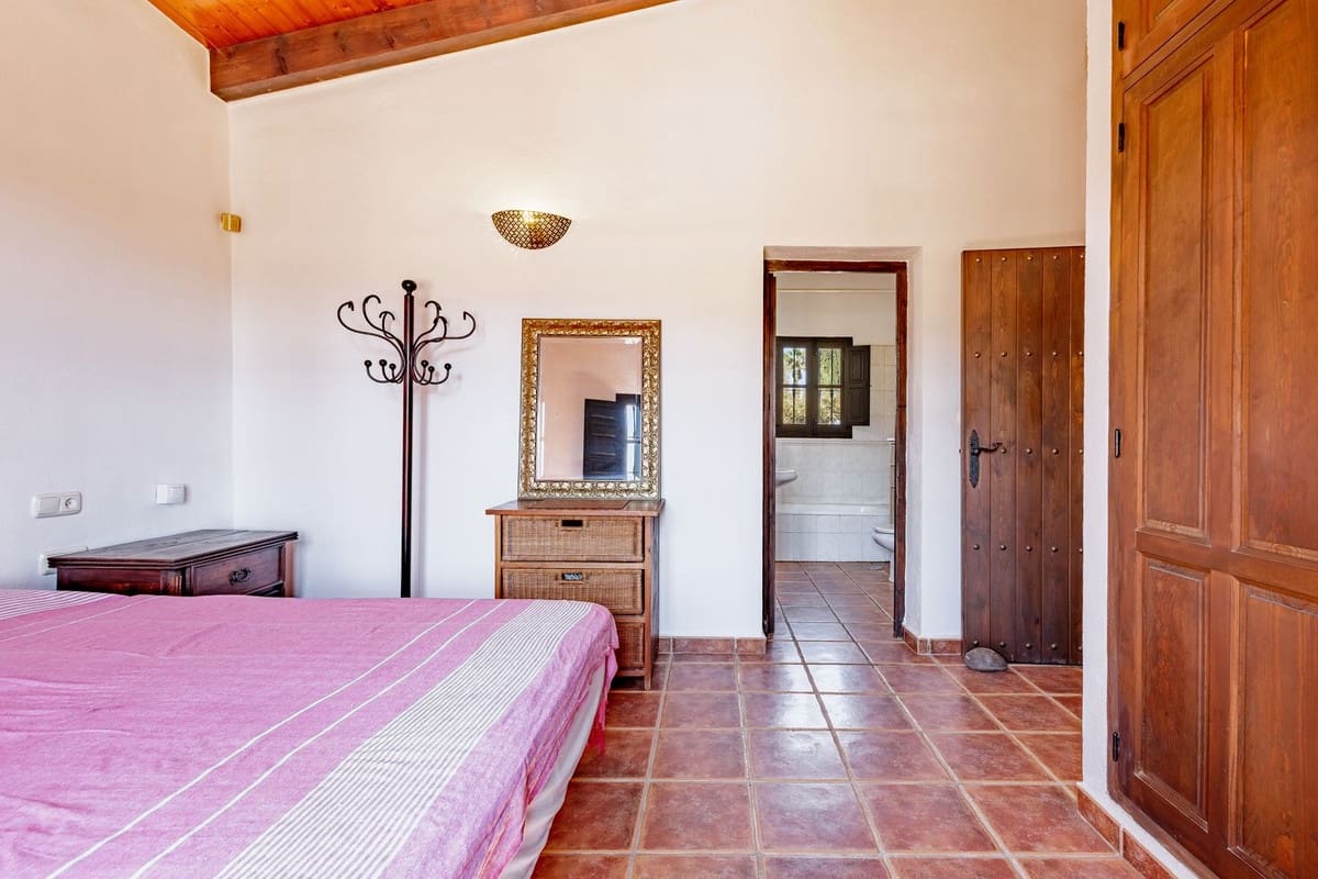 4 slaapkamer Finca/Landhuis te koop in Alhaurin el Grande met zwembad garage - € 575.000 (Ref: 9787927)