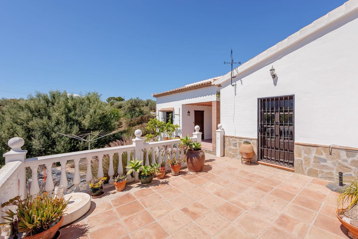 4 slaapkamer Finca/Landhuis te koop in Alhaurin el Grande met zwembad garage - € 575.000 (Ref: 9787927)