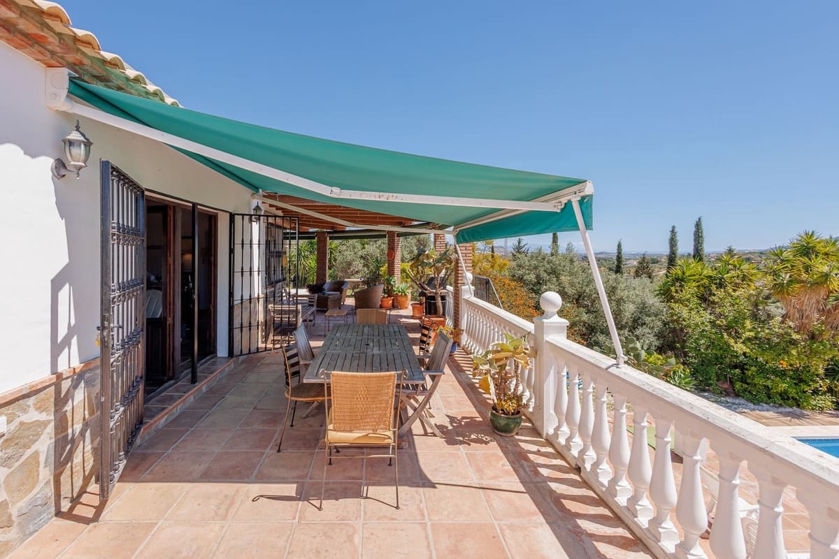 4 slaapkamer Finca/Landhuis te koop in Alhaurin el Grande met zwembad garage - € 575.000 (Ref: 9787927)