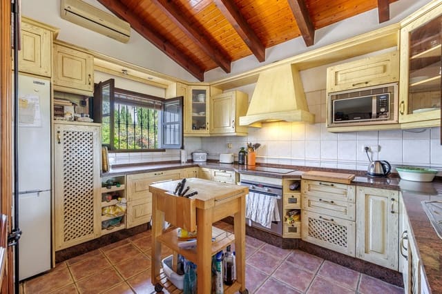 4 slaapkamer Finca/Landhuis te koop in Alhaurín el Grande met zwembad garage - € 575.000 (Ref: 9787927)