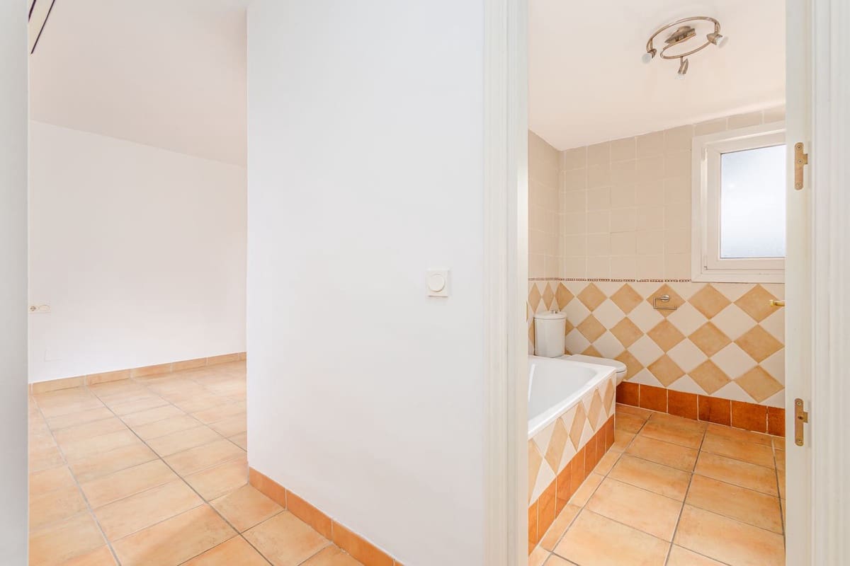 3 Zimmer Haus zu verkaufen in Alhaurin Golf mit Pool Garage - 349.000 € (Ref: 9807293)