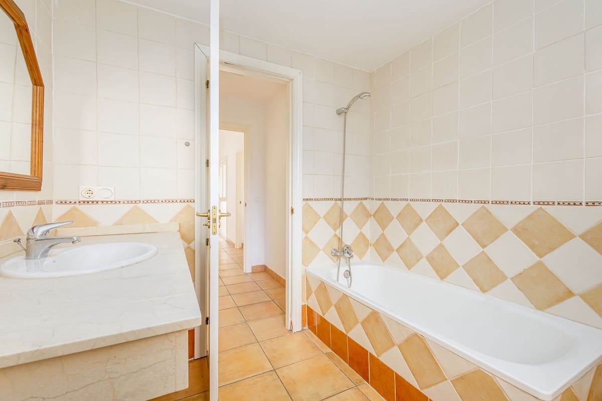 3 Zimmer Haus zu verkaufen in Alhaurin Golf mit Pool Garage - 349.000 € (Ref: 9807293)