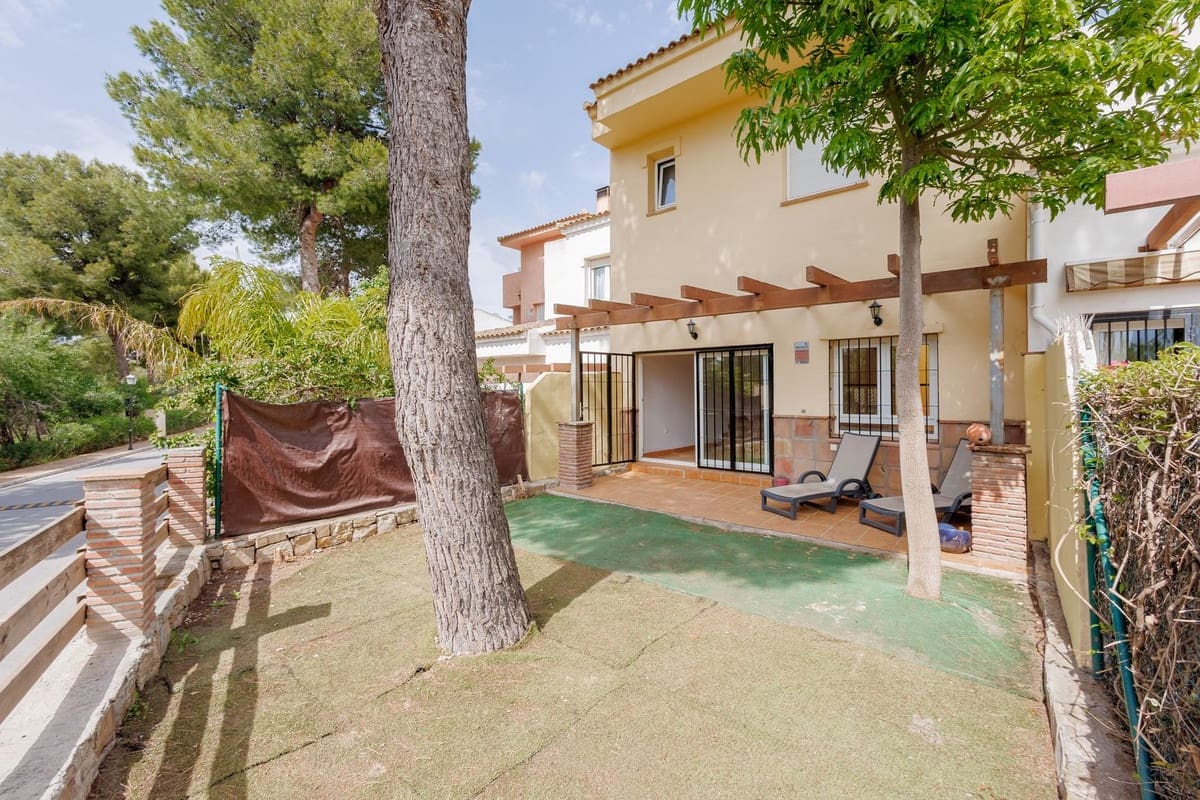 3 Zimmer Haus zu verkaufen in Alhaurin Golf mit Pool Garage - 349.000 € (Ref: 9807293)