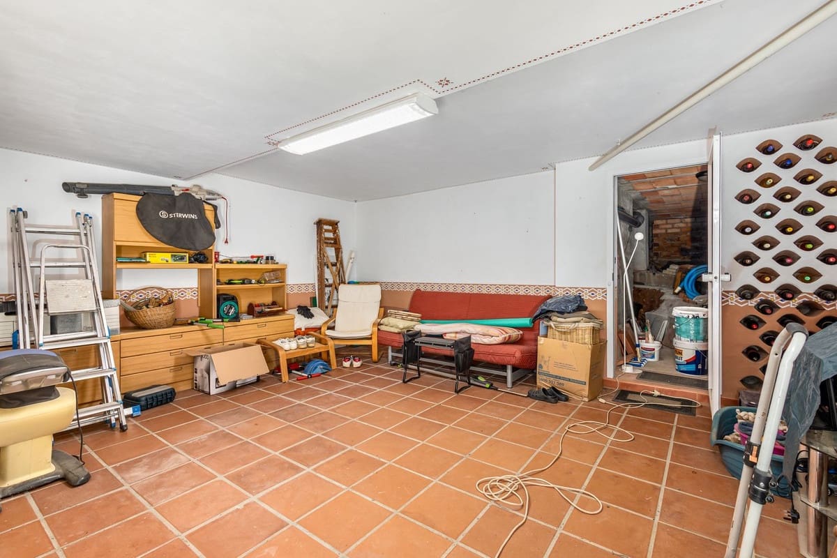 4 bedroom Villa for sale in Coin with pool garage - € 645,000 (Ref: 9860699)