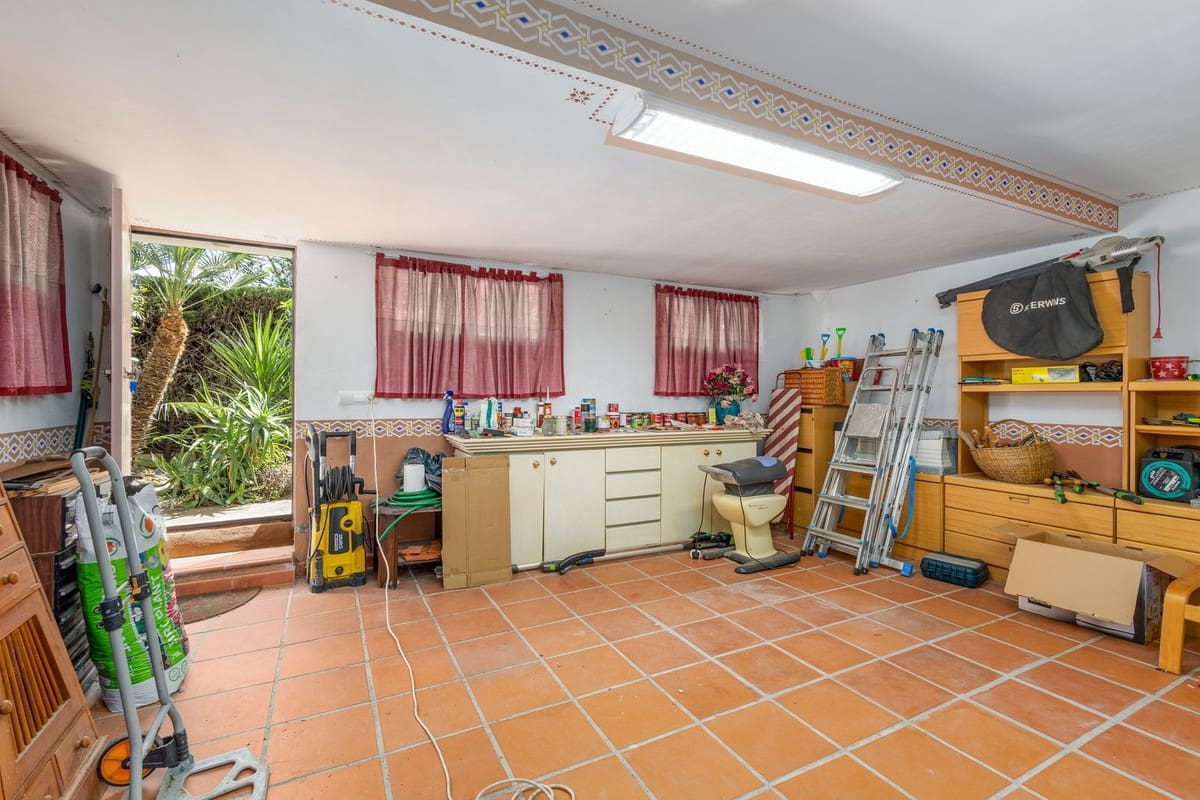 4 bedroom Villa for sale in Coin with pool garage - € 645,000 (Ref: 9860699)
