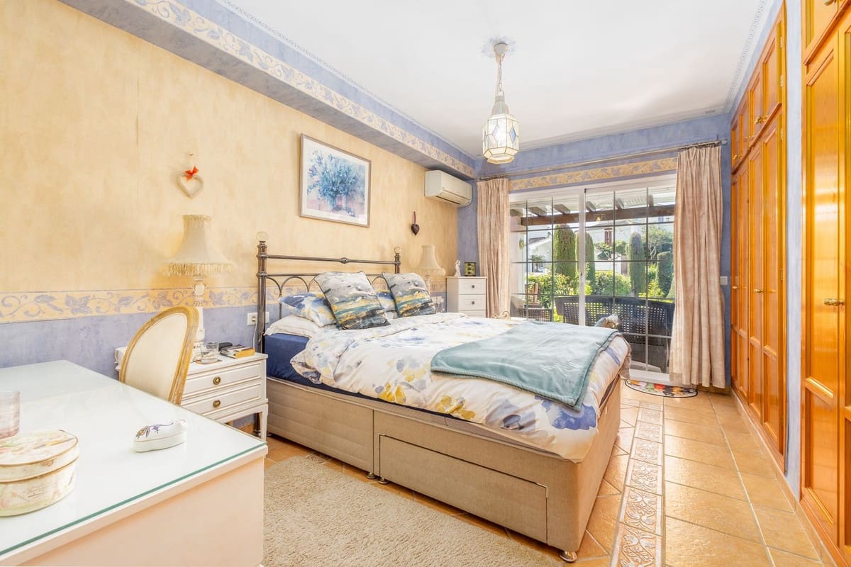 4 bedroom Villa for sale in Coin with pool garage - € 645,000 (Ref: 9860699)