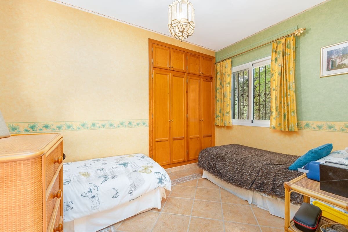 4 bedroom Villa for sale in Coin with pool garage - € 645,000 (Ref: 9860699)