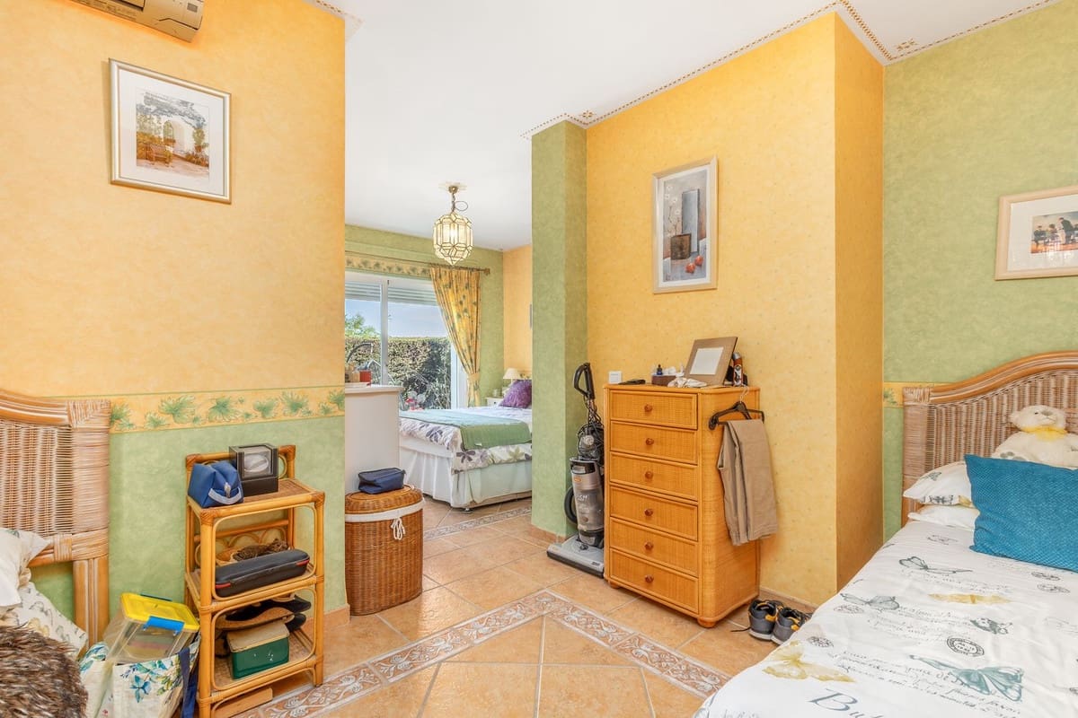 4 bedroom Villa for sale in Coin with pool garage - € 645,000 (Ref: 9860699)