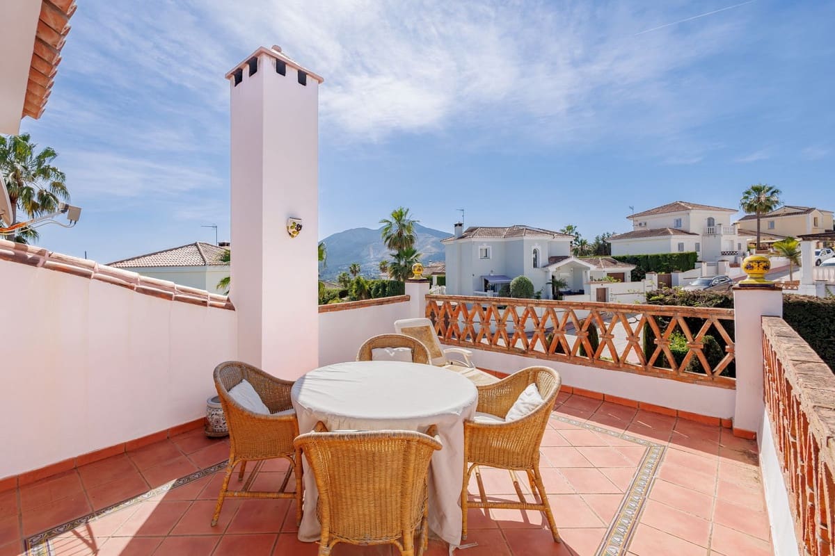 4 bedroom Villa for sale in Coin with pool garage - € 645,000 (Ref: 9860699)