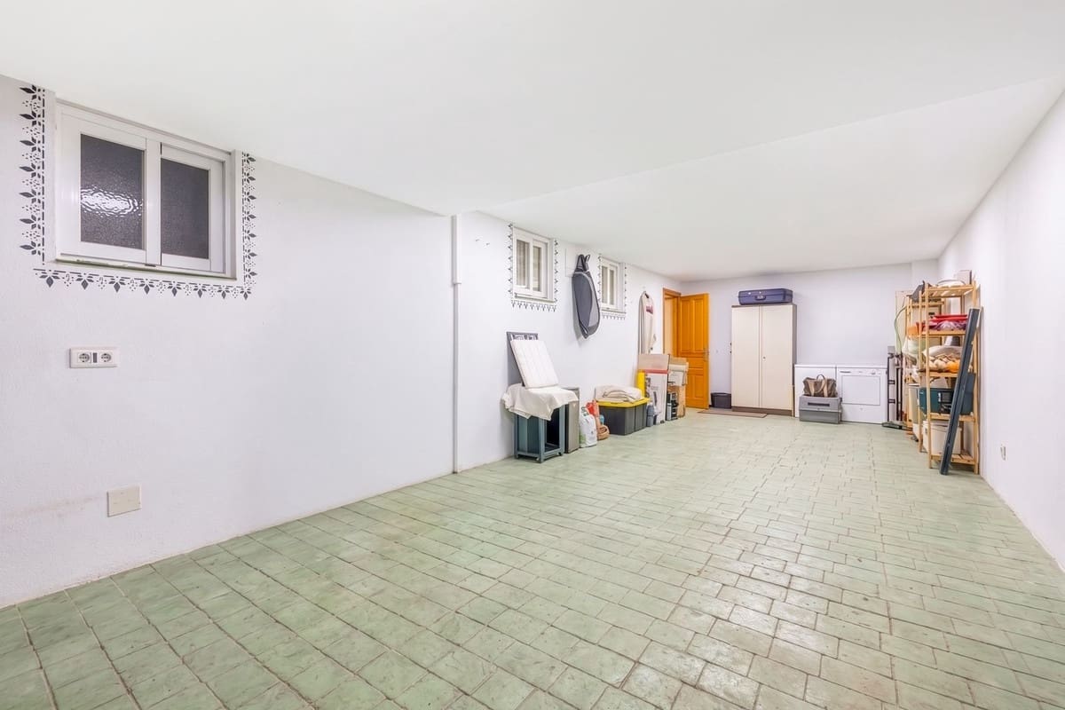 4 bedroom Villa for sale in Coin with pool garage - € 645,000 (Ref: 9860699)