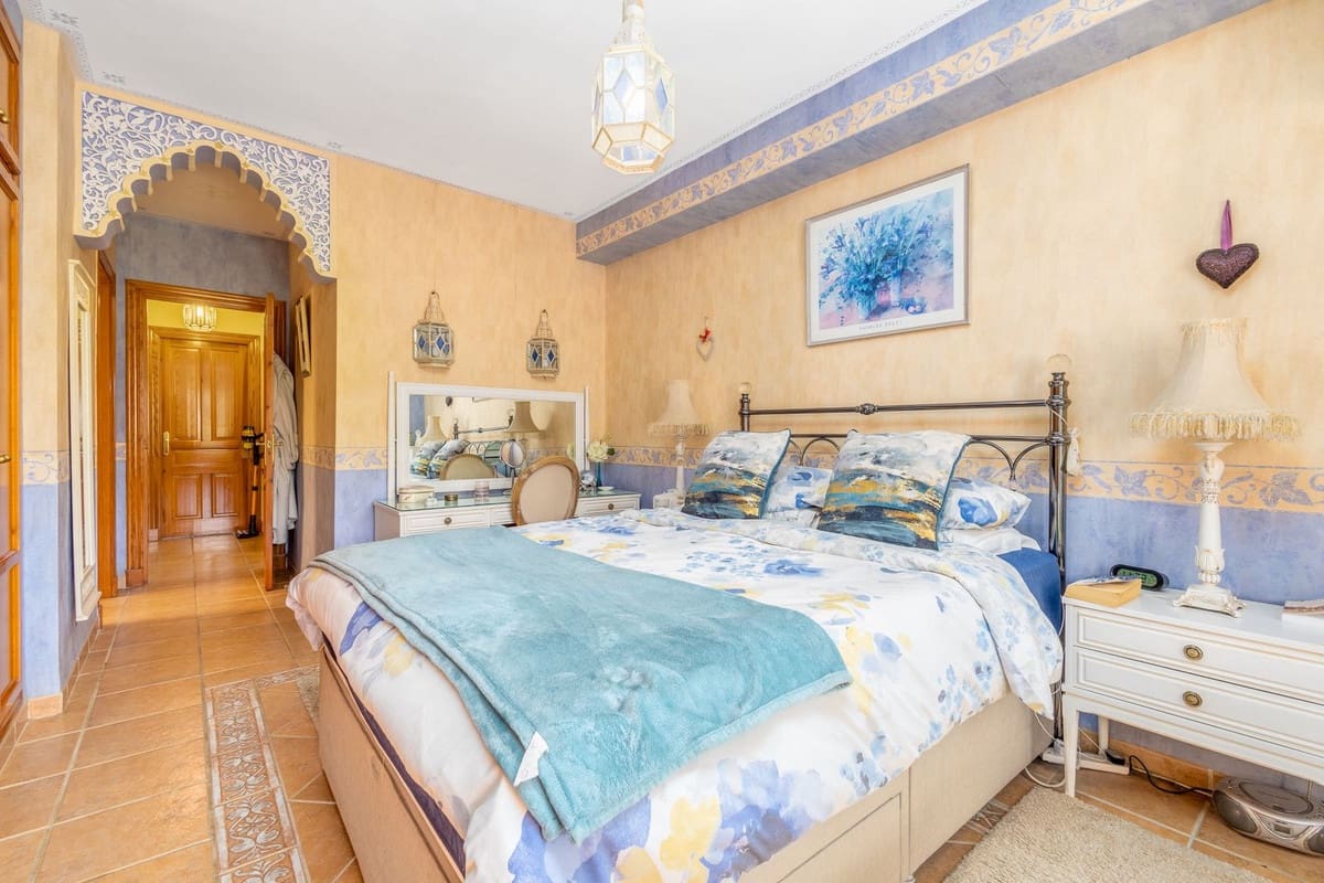 4 bedroom Villa for sale in Coin with pool garage - € 645,000 (Ref: 9860699)