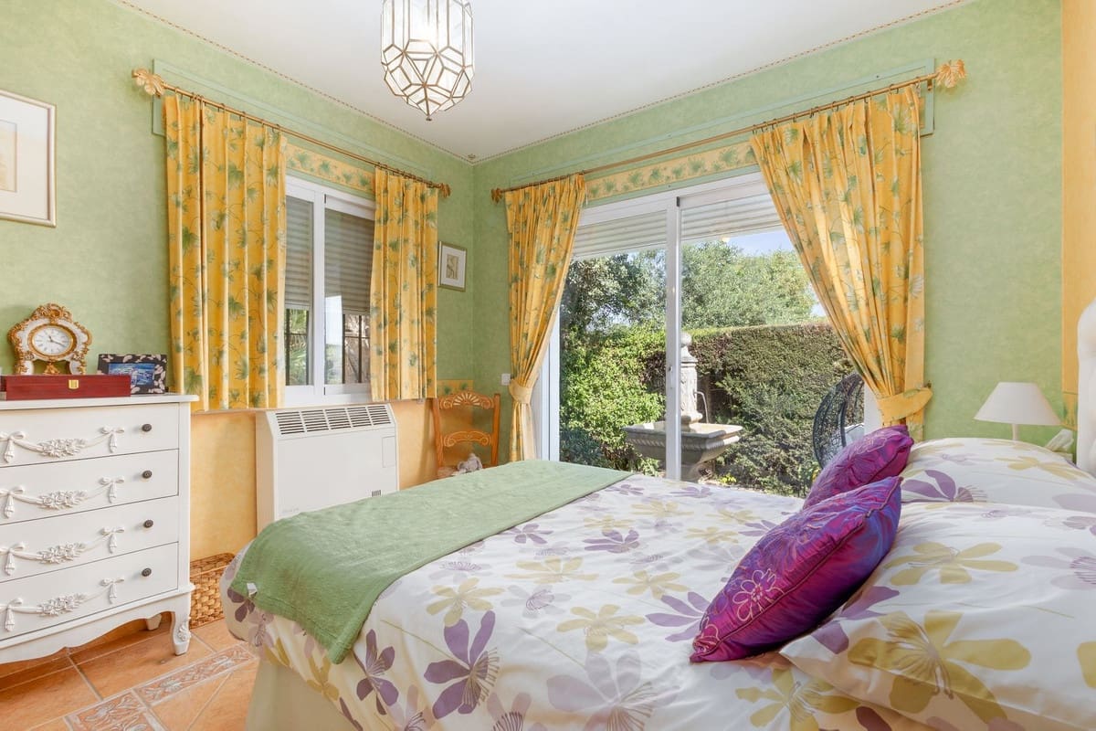 4 bedroom Villa for sale in Coin with pool garage - € 645,000 (Ref: 9860699)
